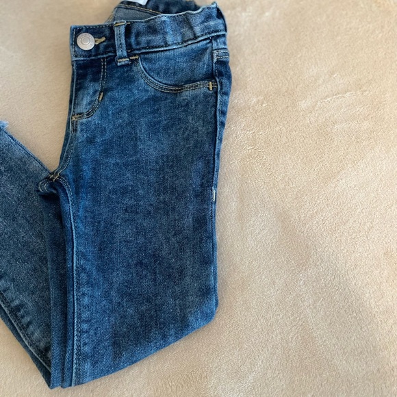Old Navy Ballerina Blue Washed Toddler Jeans - Size 4T - Picture 2 of 9